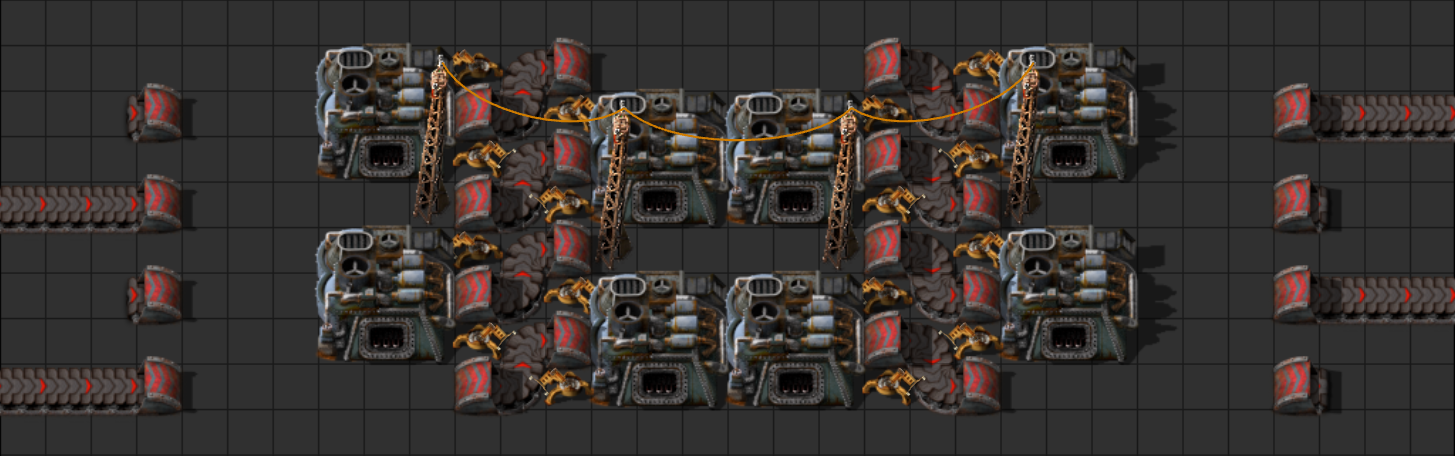 Smelter array aligned with this mining site : tileable 4-tiles wide 1-belt smelter.<br />50% space efficiency.